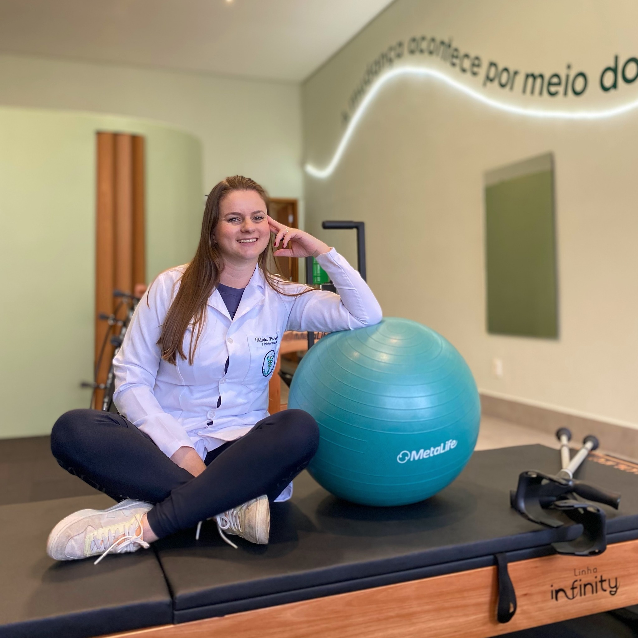 Flávia Panchoni, fisioterapeuta, no studio em Avaré